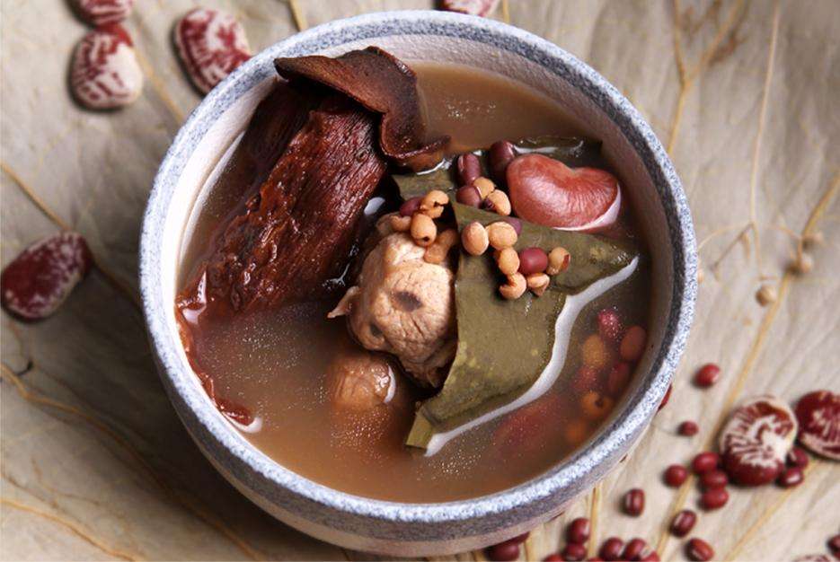 气血不足面色不佳来一碗陈皮红豆排骨汤